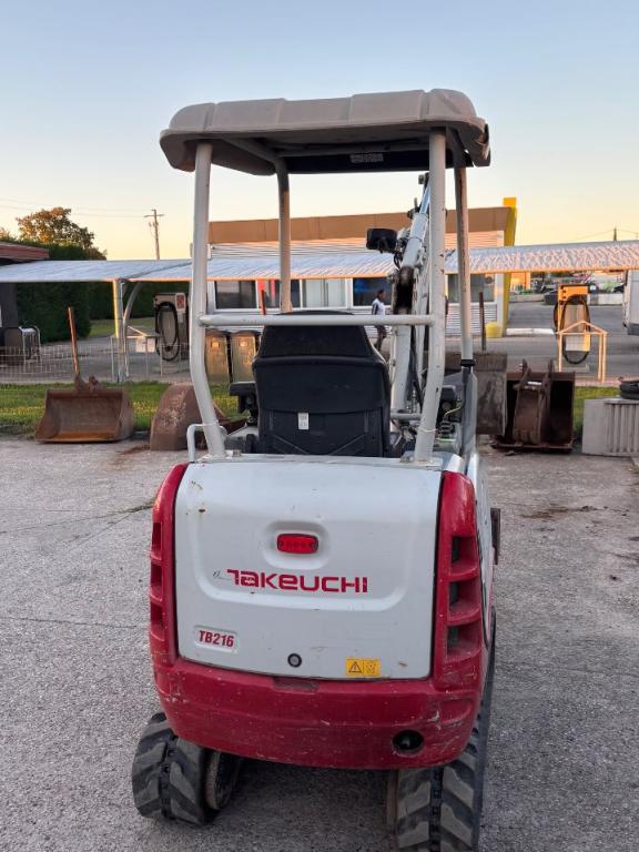 Takeuchi TB216 Photo 2