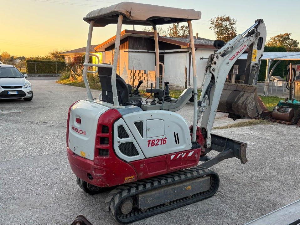Takeuchi TB216 Photo 3