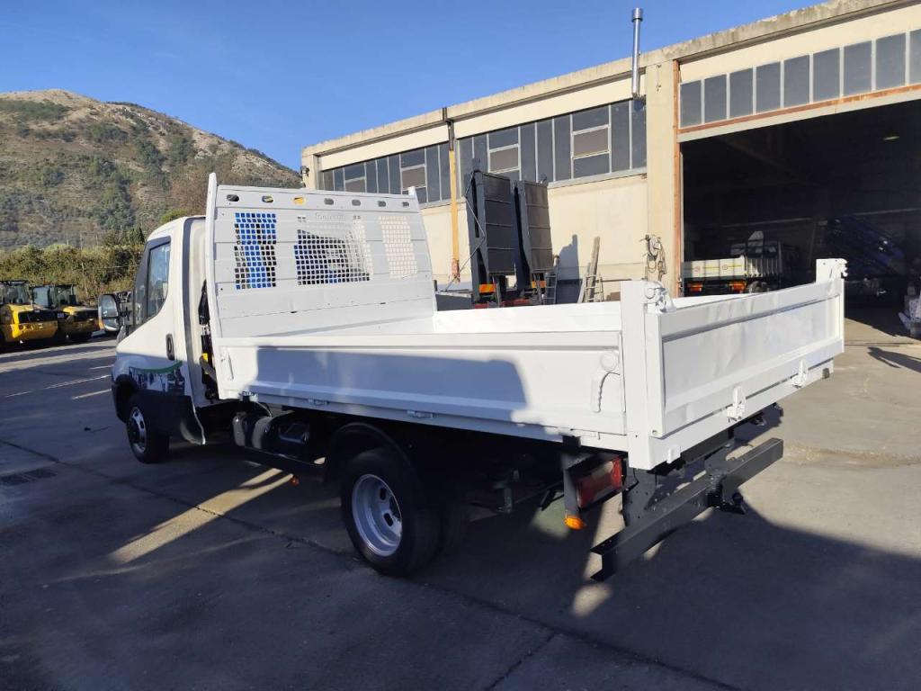 Iveco DAILY 35-150 Photo 12