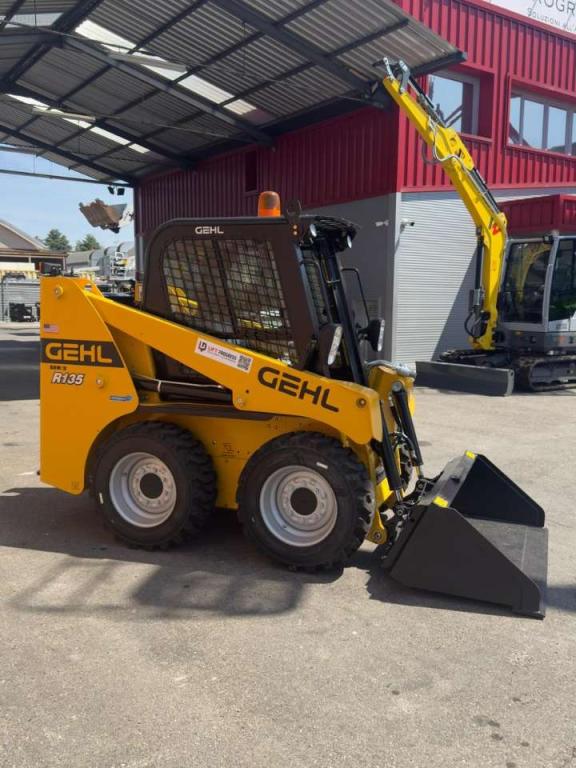 Gehl R135 Photo 12
