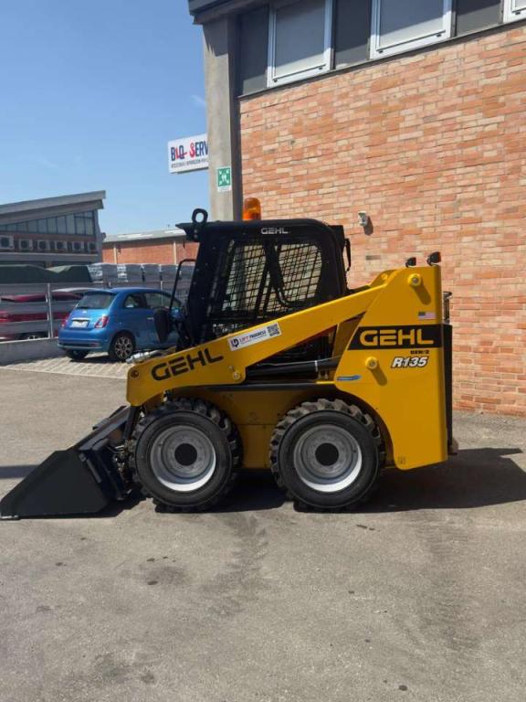 Gehl R135 Photo 5