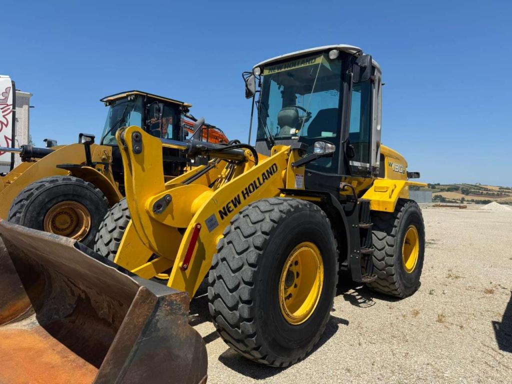 New Holland W130B Photo 4