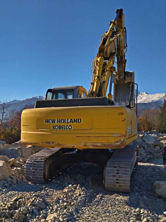 New Holland E305B Photo 2