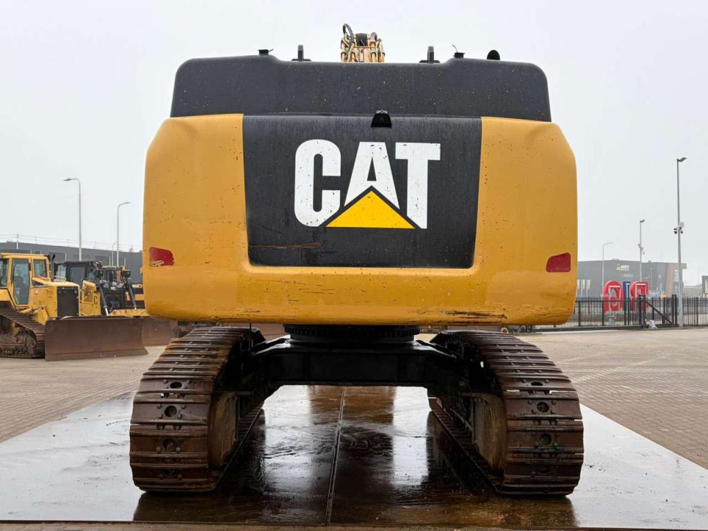 Caterpillar 352F Photo 4