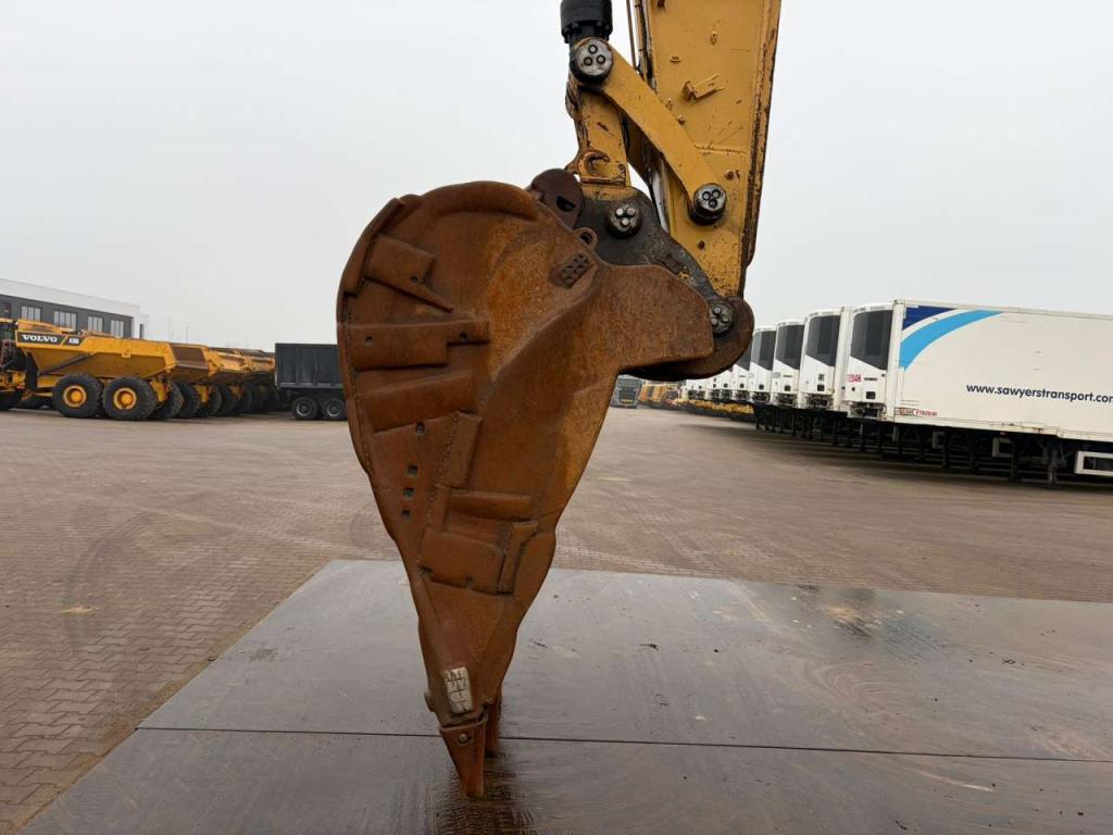 Caterpillar 352F Photo 8