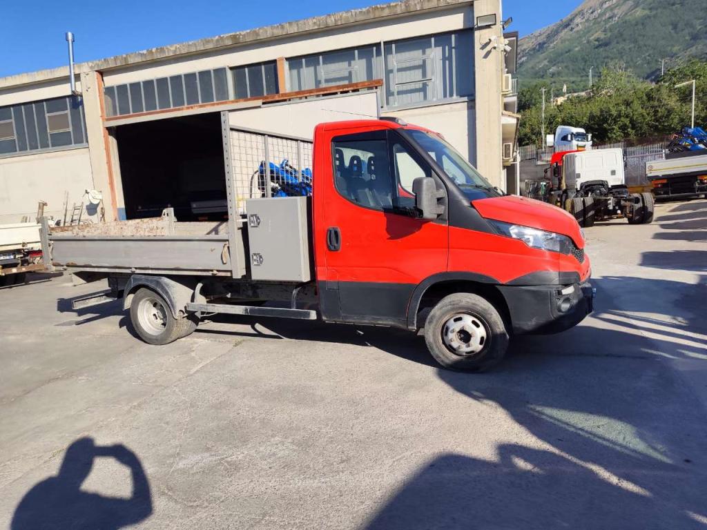 Iveco DAILY 35-130 Photo 24