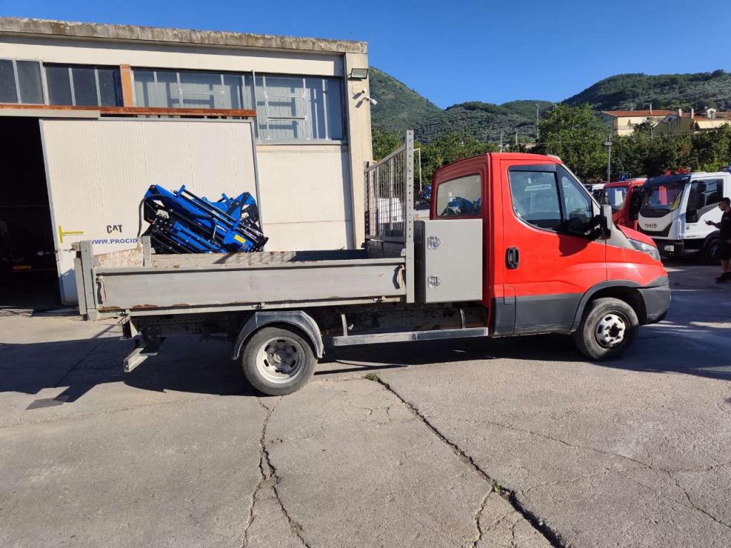 Iveco DAILY 35-130 Photo 26