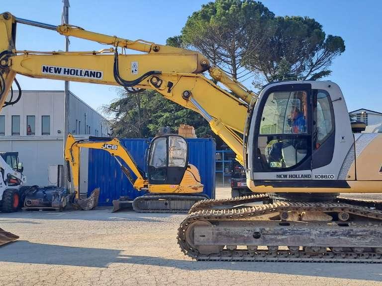 New Holland E265 Photo 2