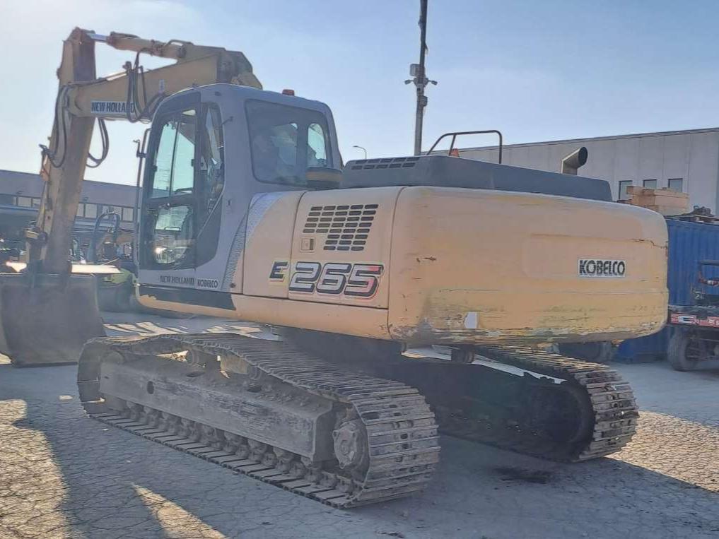 New Holland E265 Photo 3