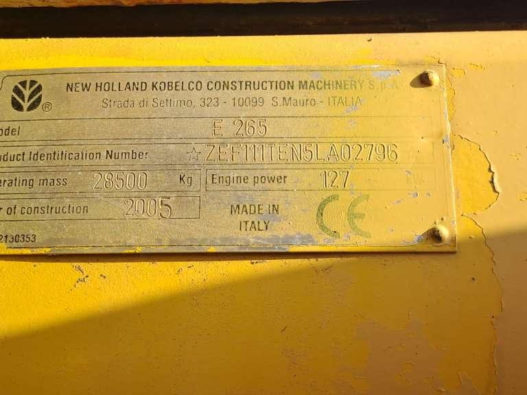 New Holland E265 Photo 8