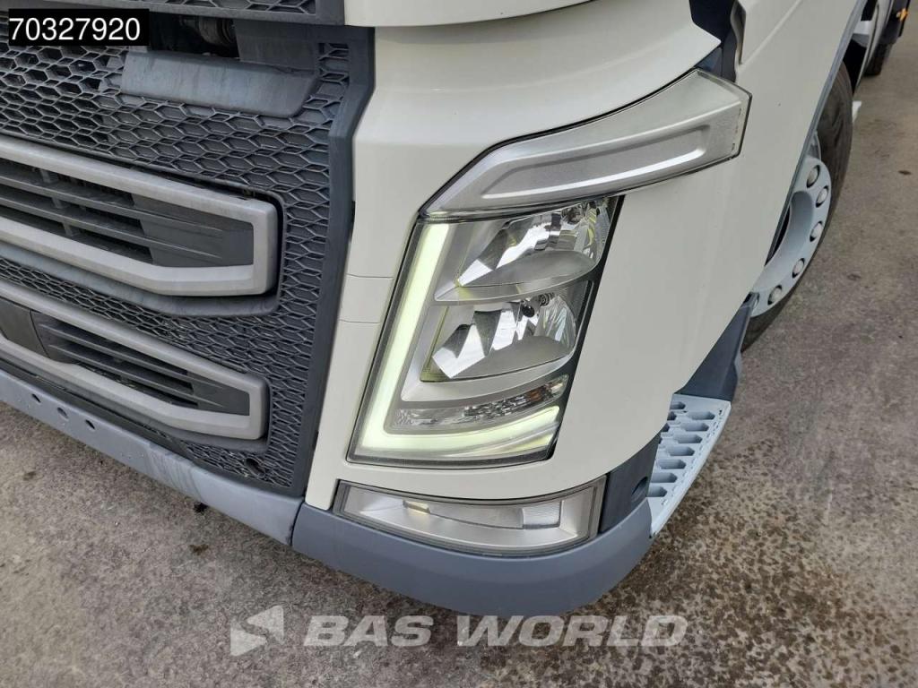 Volvo FH 460 4X2 Mega 2x Tanks Standklima Hebesattel Photo 9