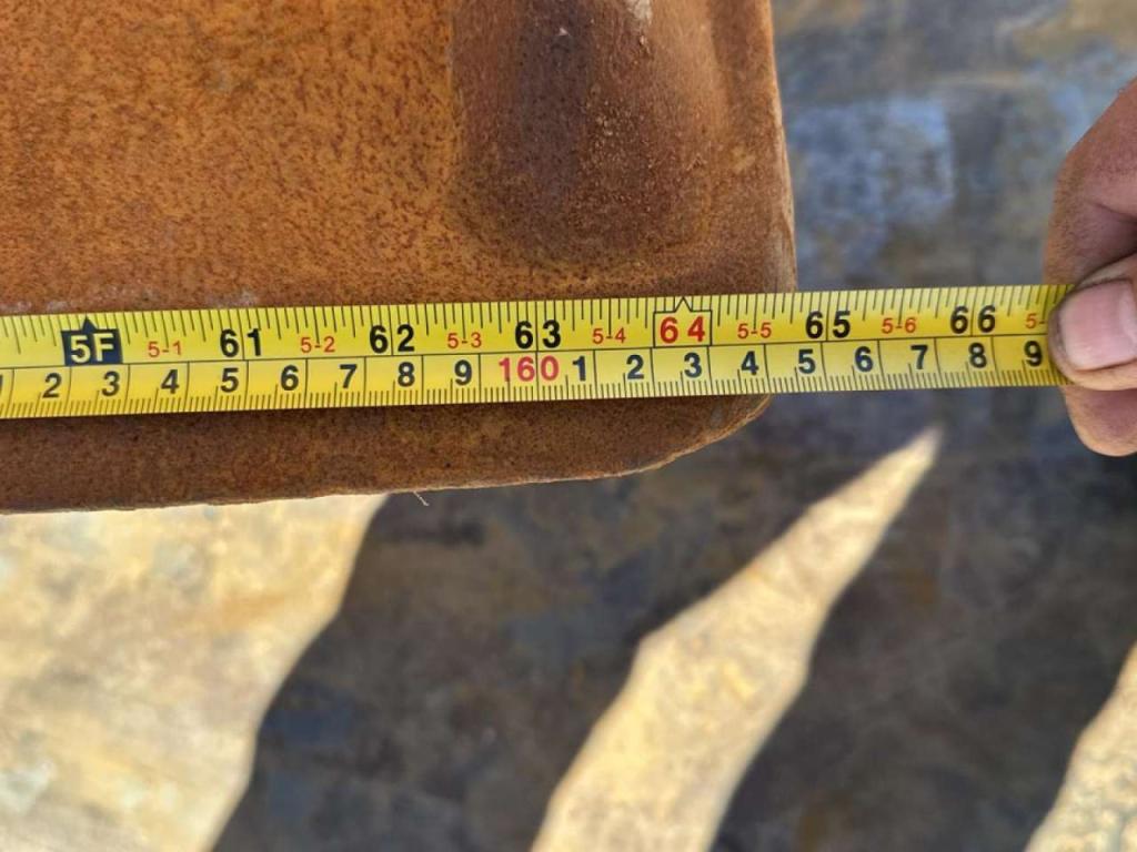 S80 Loader bucket Photo 8