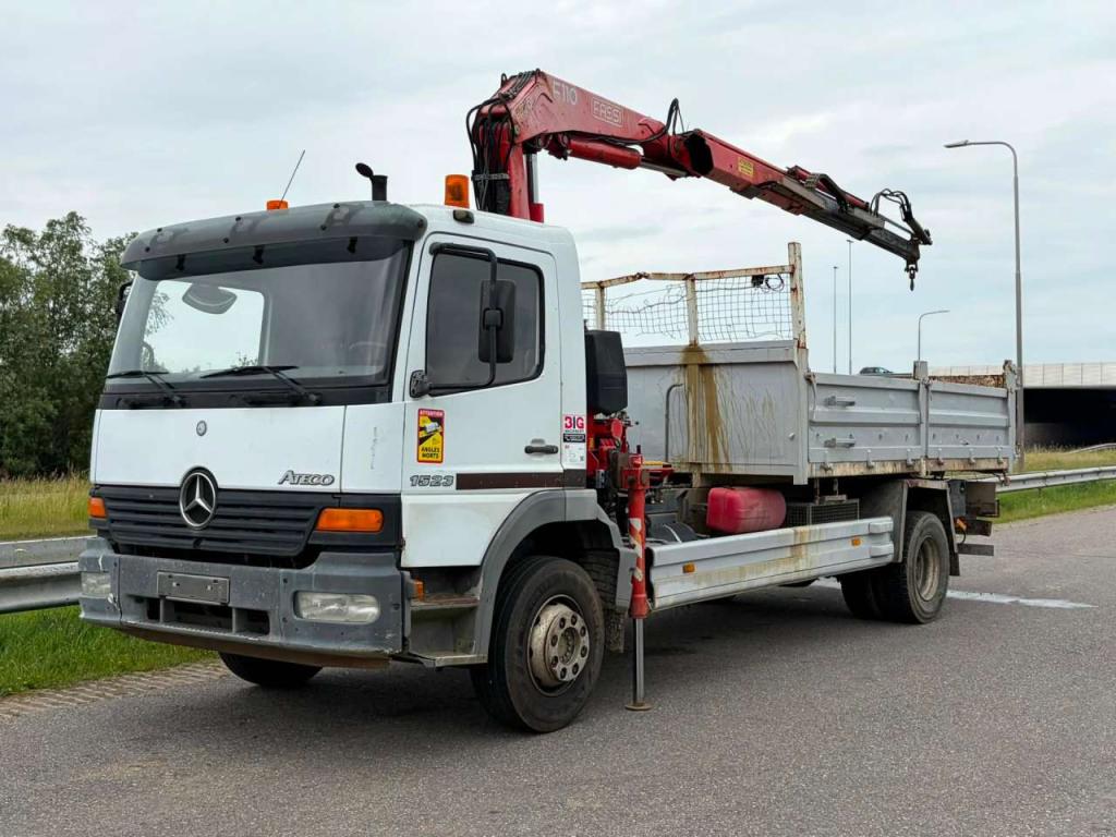 Mercedes-Benz 1523 Photo 13