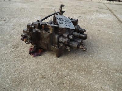 Hydraulic distributor for Hitachi ZW310 sold by OLM 90 Srl