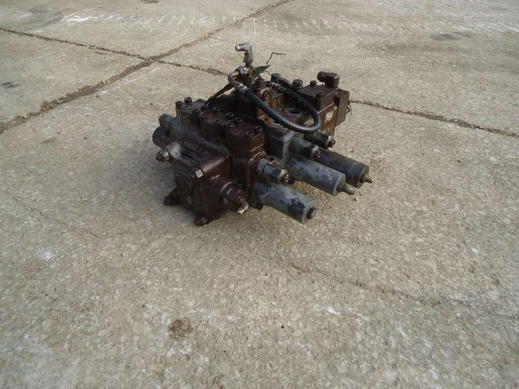 Hydraulic distributor for Hitachi ZW310 Photo 2