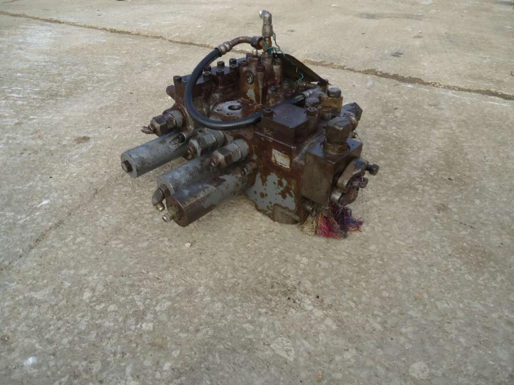 Hydraulic distributor for Hitachi ZW310 Photo 3