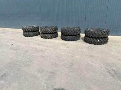 Tire for Komatsu 1000 x 20 Set / 10.00 x 20: 4x2 Tyres sold by Smitma B.V.