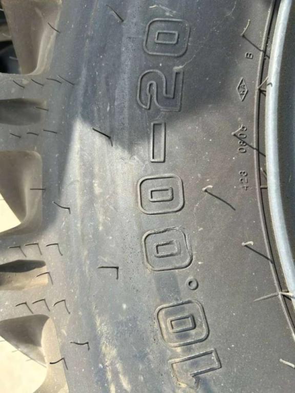 Tire for Komatsu 1000 x 20 Set / 10.00 x 20: 4x2 Tyres Photo 4