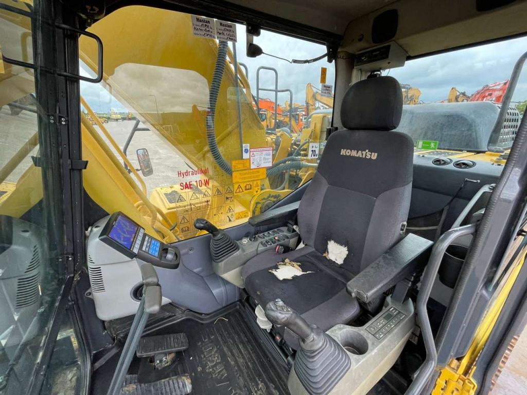 Komatsu PC240NLC-10 Photo 22