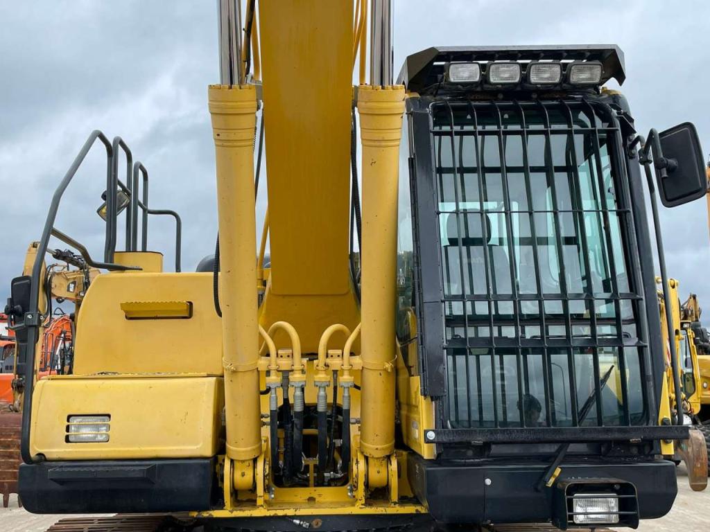 Komatsu PC240NLC-10 Photo 7