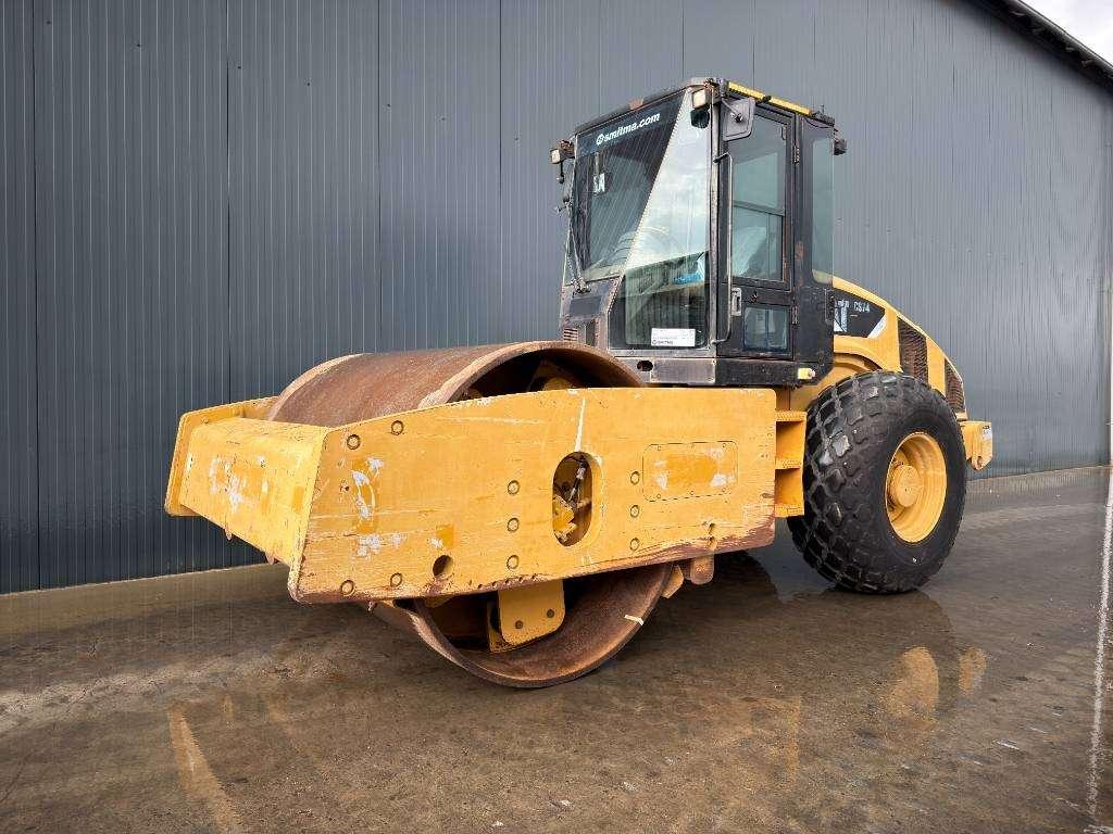 Caterpillar CS74 Photo 1