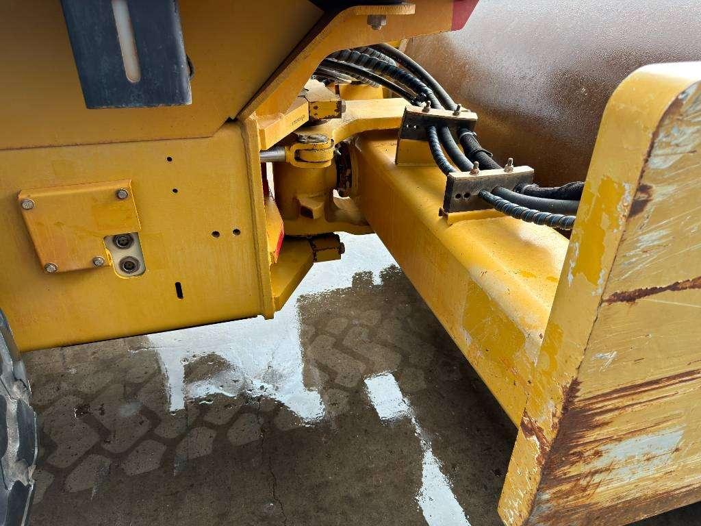 Caterpillar CS74 Photo 16