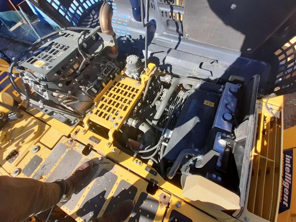 Komatsu PC210LCi-11 Photo 7