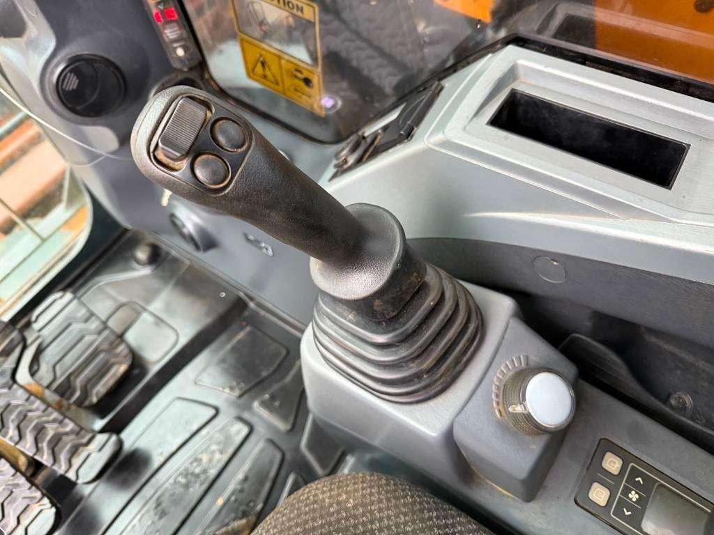 Hyundai HX235 LCR - Extra Bucket / Automatic Greasing Photo 14