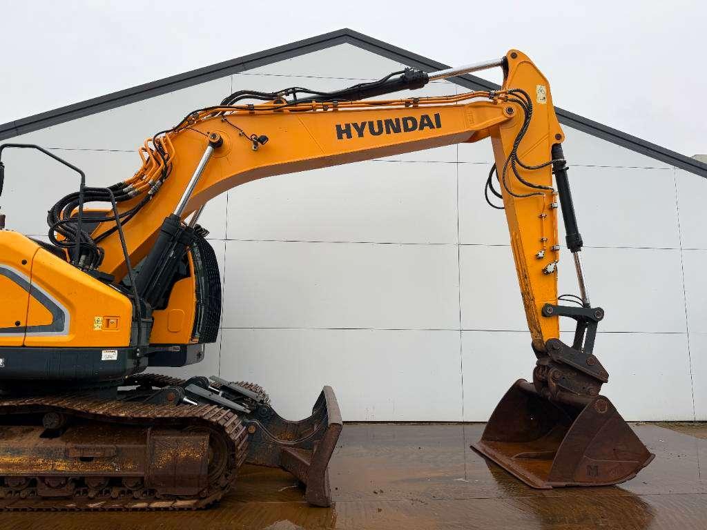Hyundai HX235 LCR - Extra Bucket / Automatic Greasing Photo 17