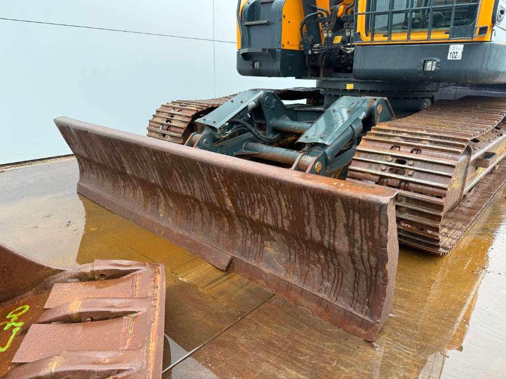 Hyundai HX235 LCR - Extra Bucket / Automatic Greasing Photo 24