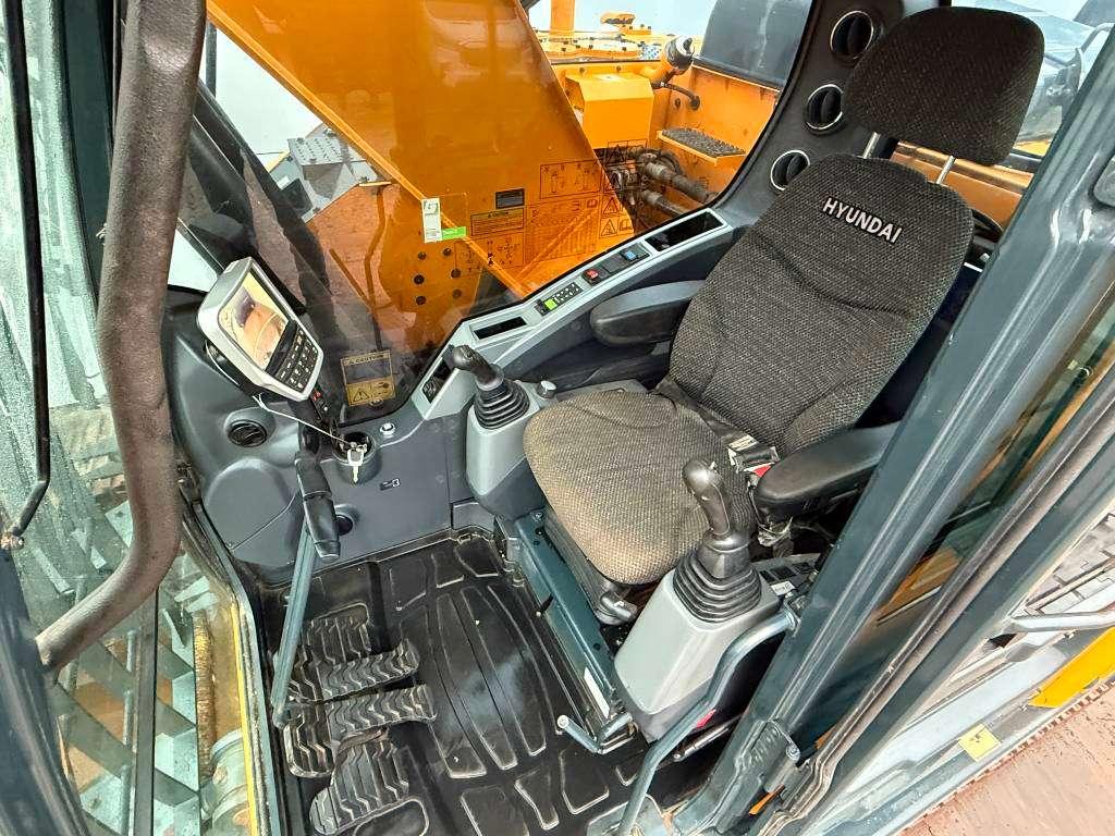 Hyundai HX235 LCR - Extra Bucket / Automatic Greasing Photo 8