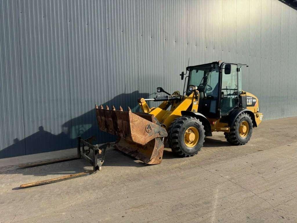 Caterpillar 906M Photo 1