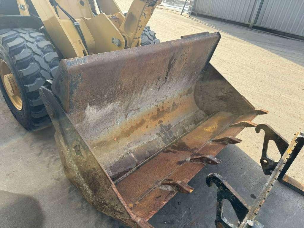Caterpillar 906M Photo 13