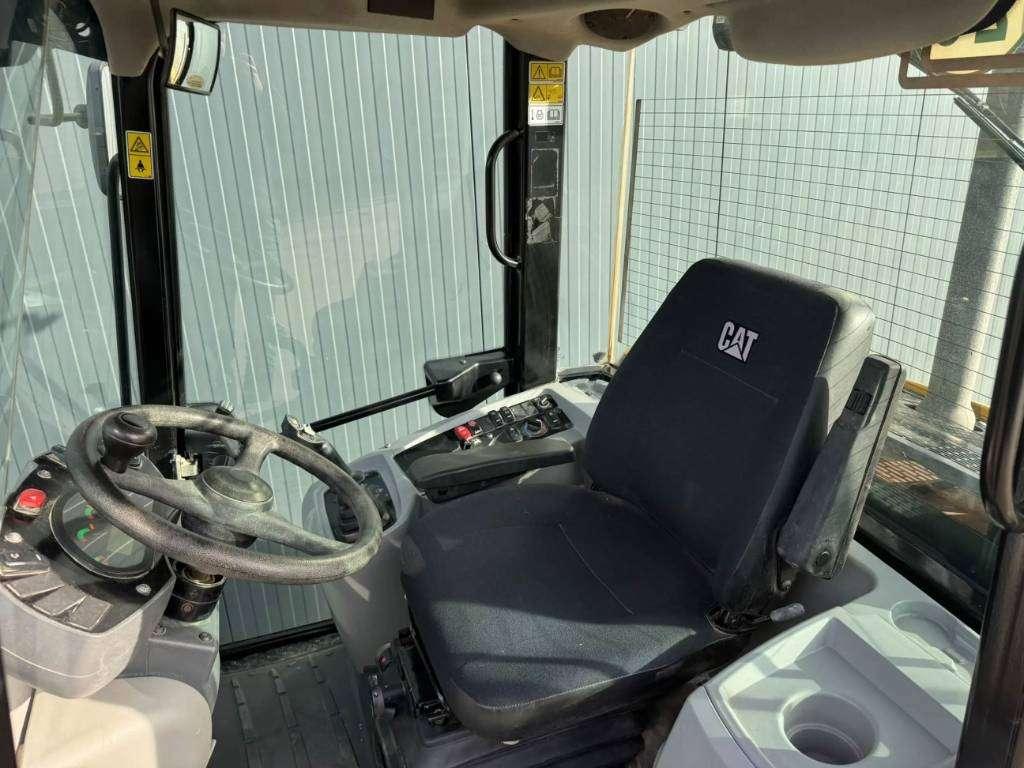 Caterpillar 906M Photo 24