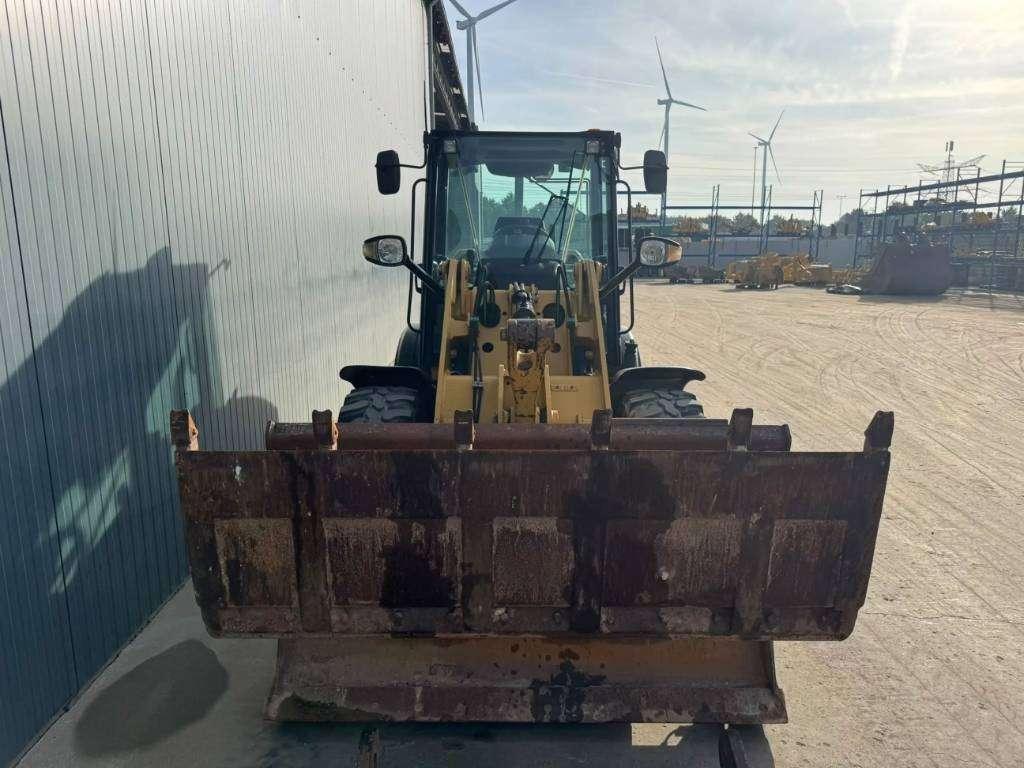 Caterpillar 906M Photo 8