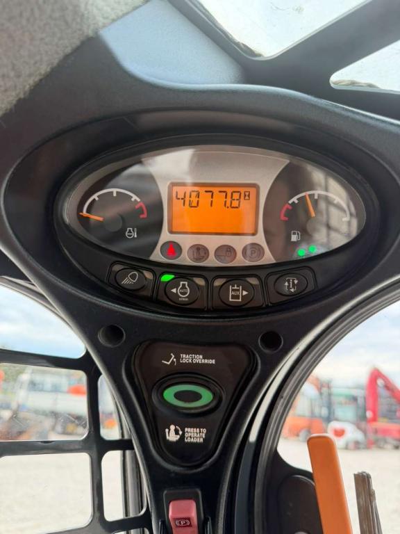 Bobcat T770 Photo 10