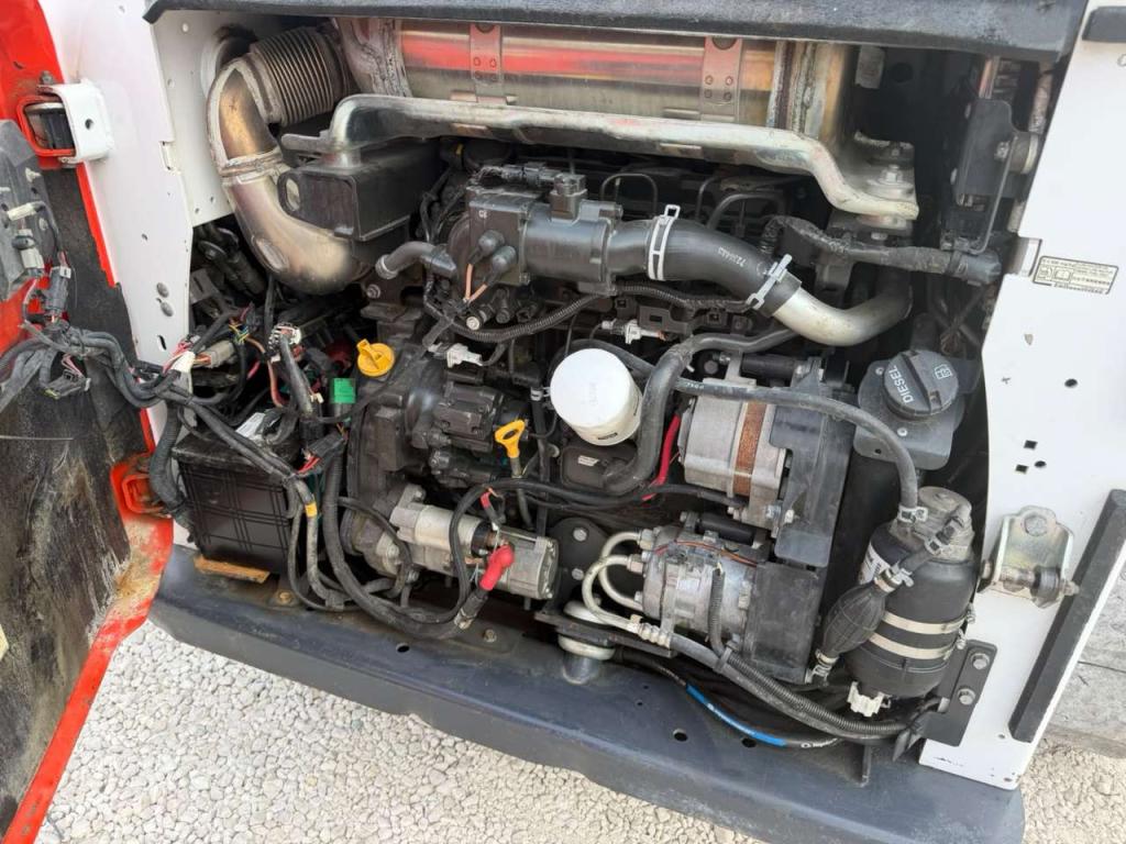 Bobcat T770 Photo 13