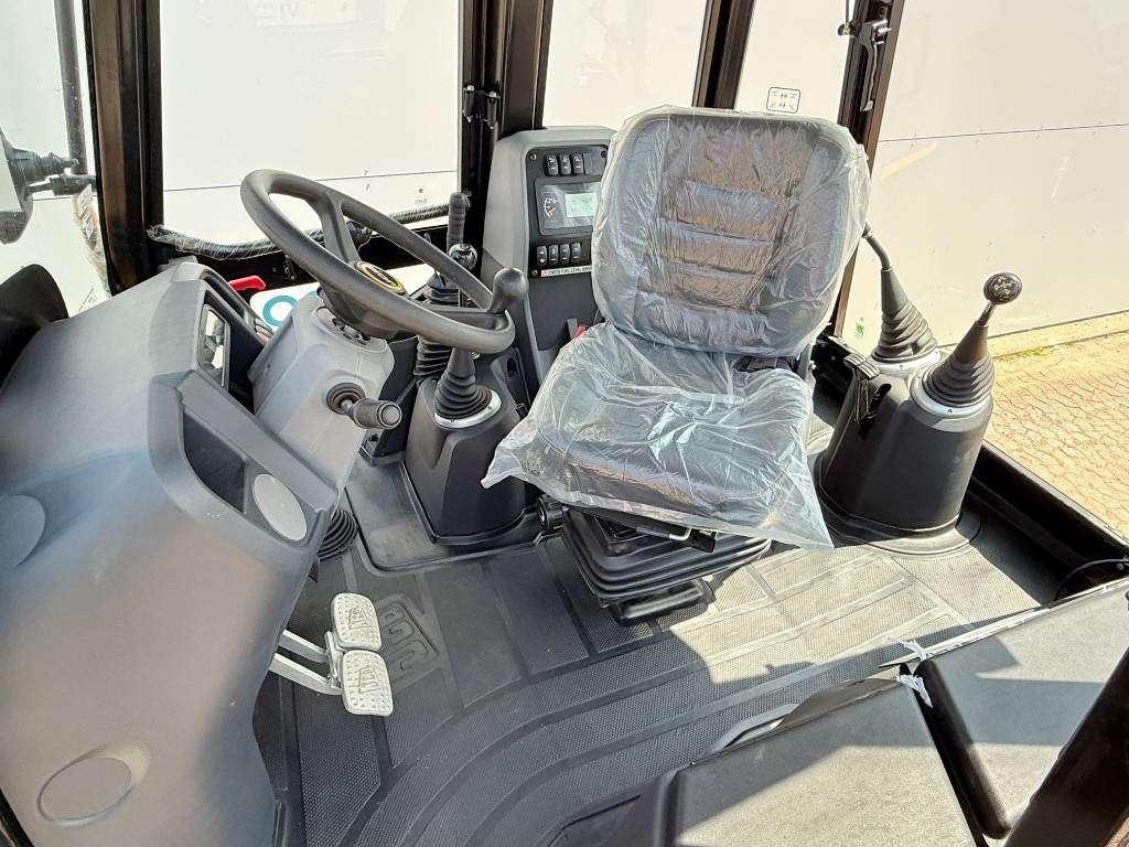 JCB 3DX / 3CX Plus 4WD - New / Unused/ Hammer Lines AC Photo 6