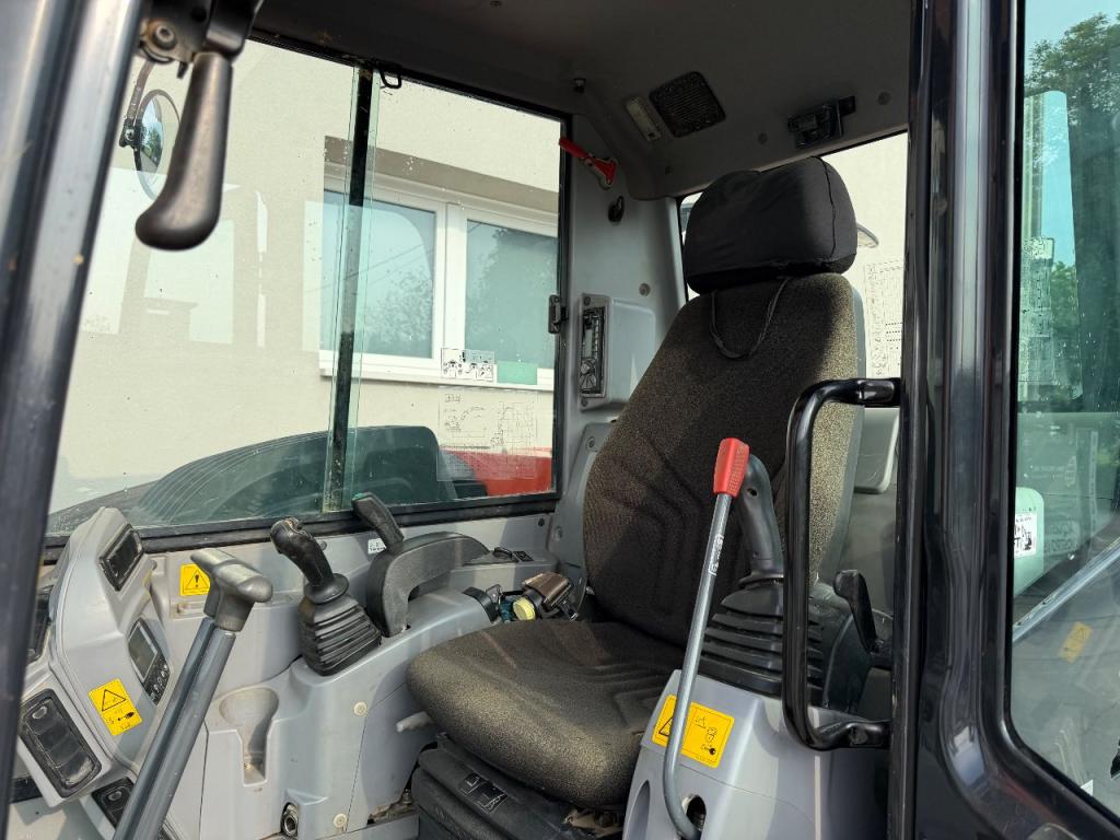 Kubota KX80-4 Photo 8