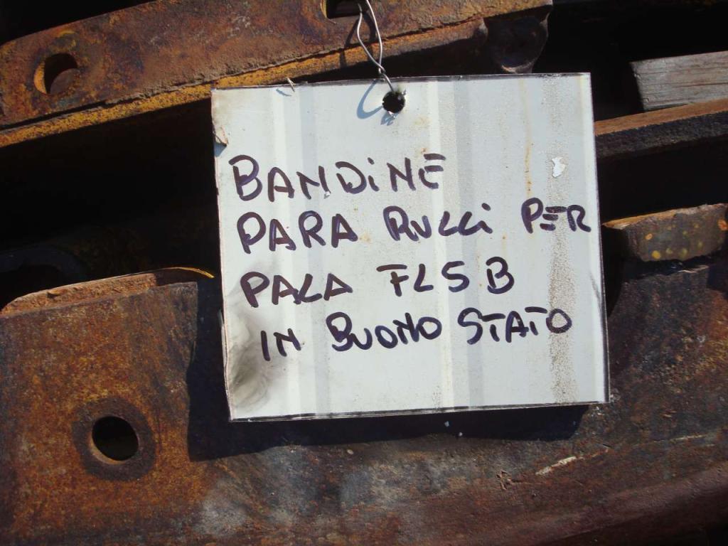 Track roller guard for Fiat Allis FL5B Photo 2