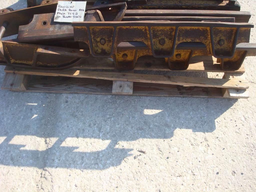 Track roller guard for Fiat Allis FL5B Photo 3