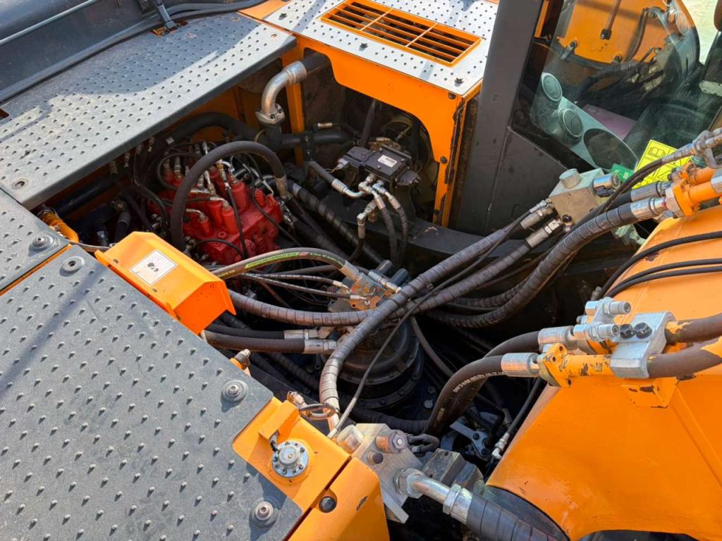 Hyundai HX330NL Photo 29