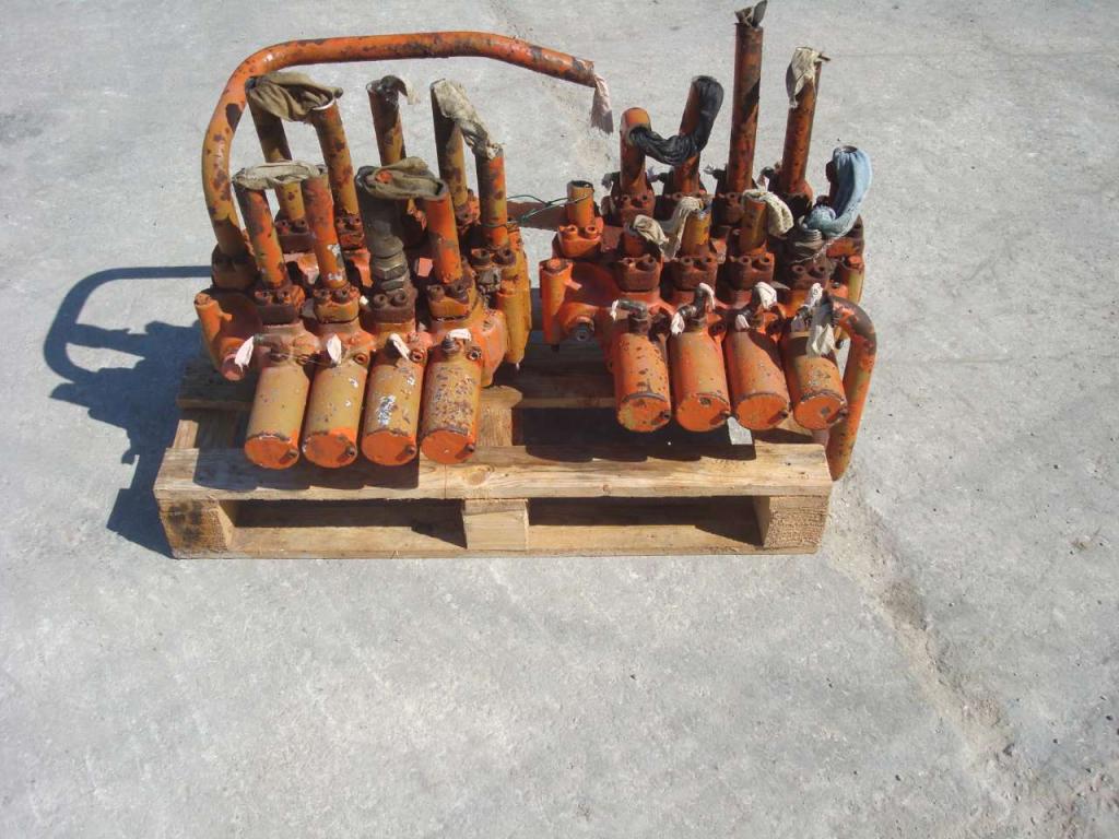 Hydraulic distributor for PMI 834 Photo 1