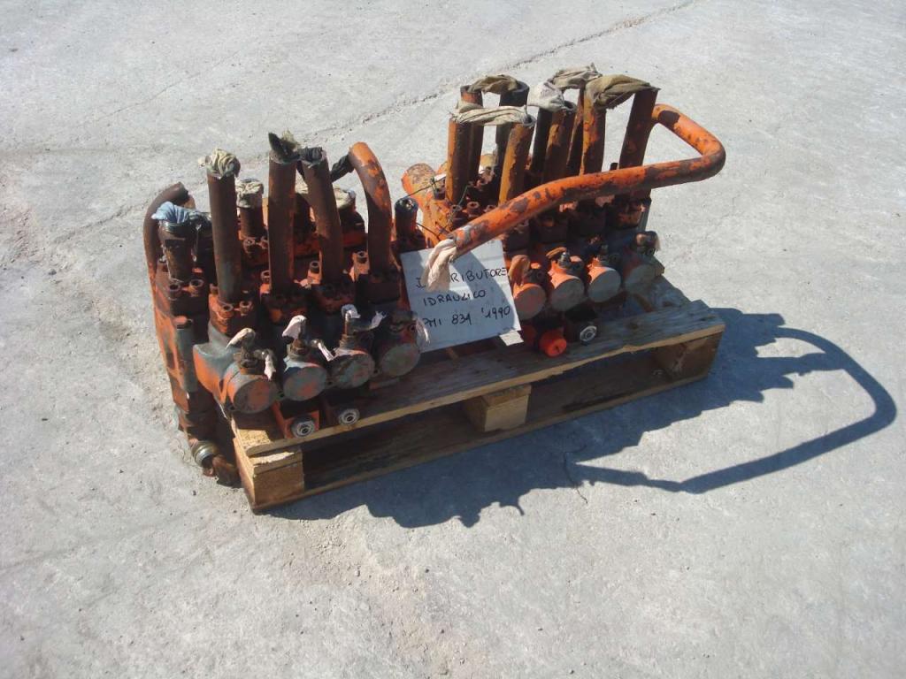 Hydraulic distributor for PMI 834 Photo 3