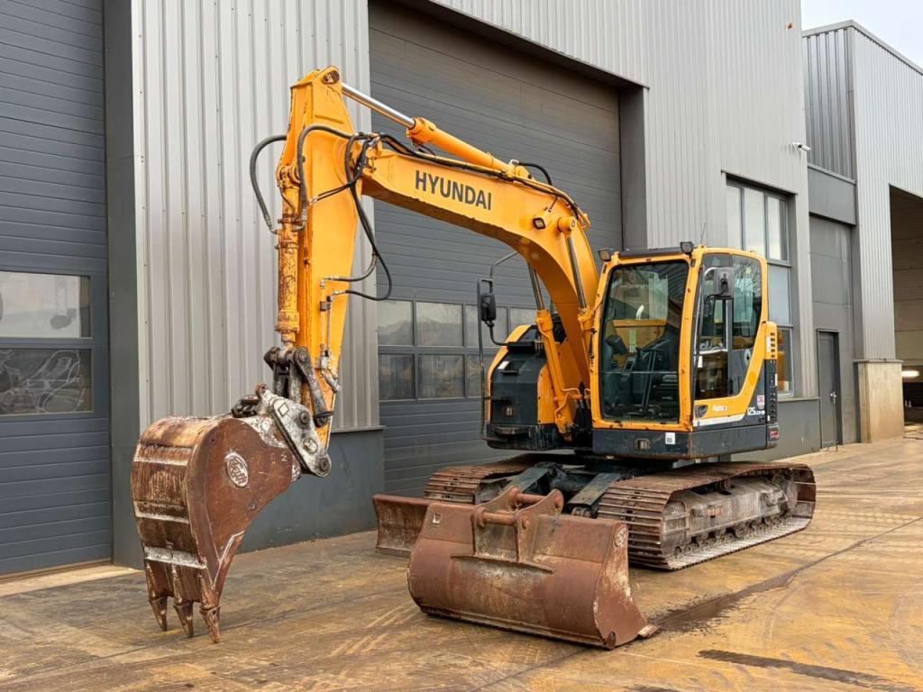 Hyundai R125LCR-9A Photo 2