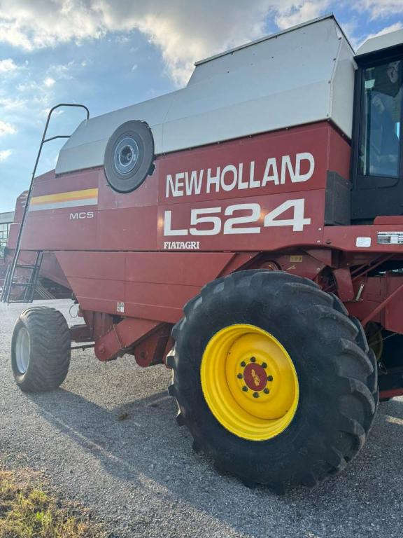 New Holland L524 Photo 5