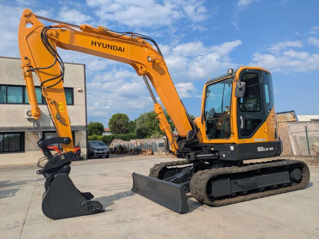 Hyundai R80CR9 Photo 1