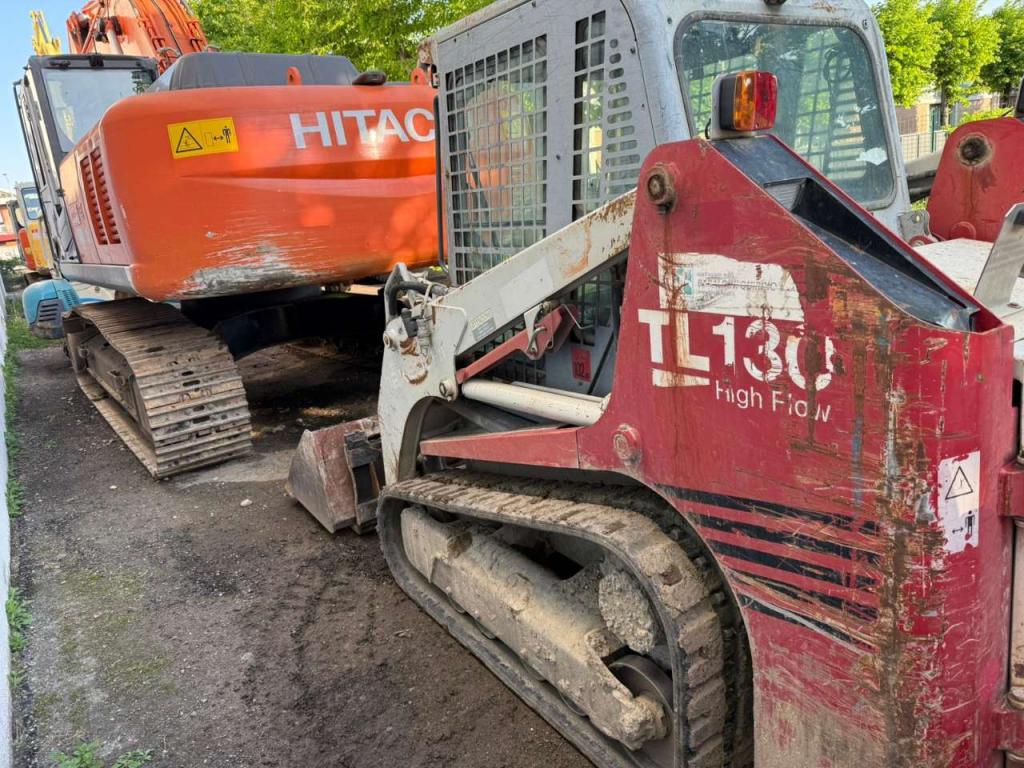 Takeuchi TL130 Photo 2