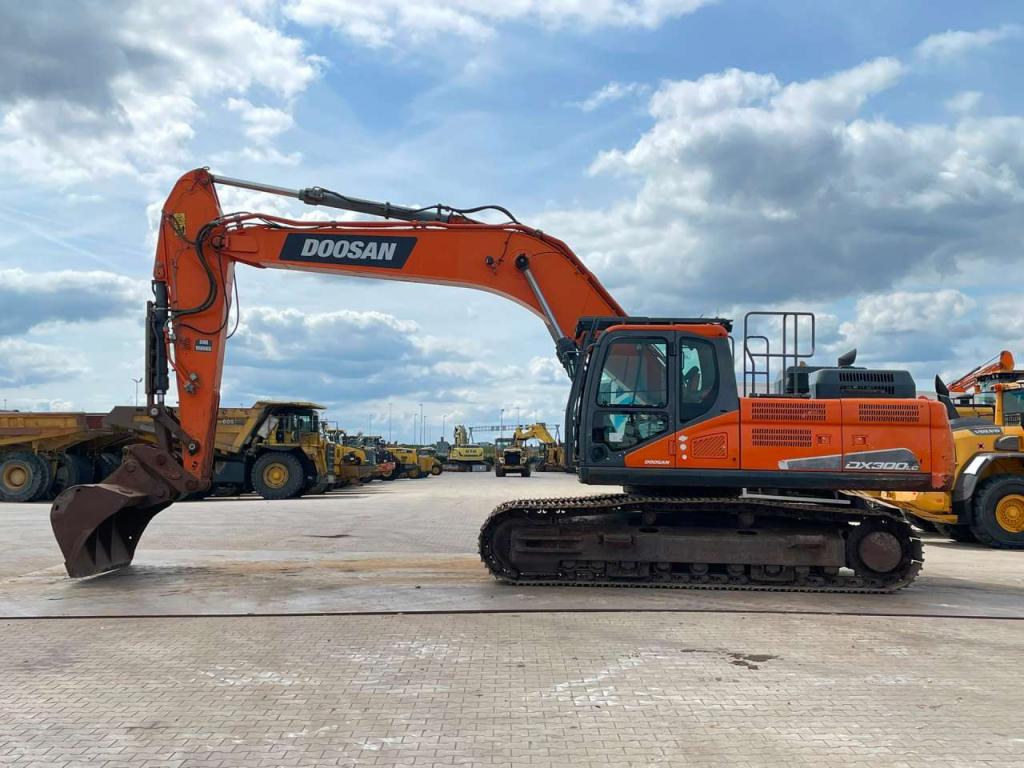 Doosan DX300LC-5 Photo 1
