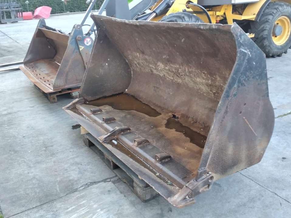 New Holland W80TC Photo 6